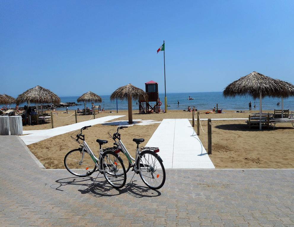 Casa Bianca Village Apartments Lignano Sabbiadoro Exterior photo